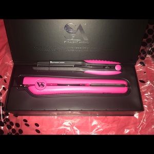 Straight ahead steam straightener and comb